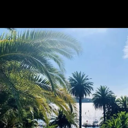 아파트 Avec Vue Et Terrasse *